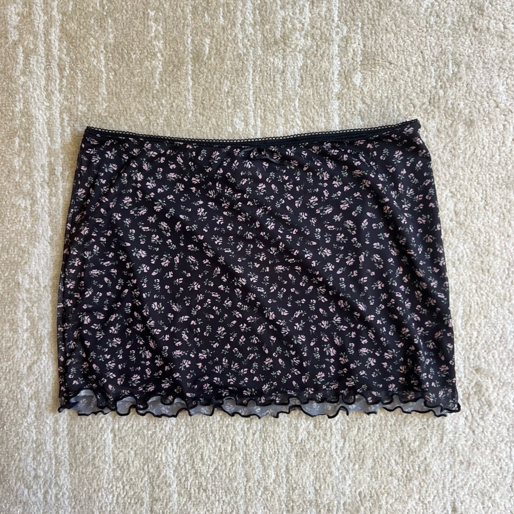 H&M Black Floral Mini Skirt